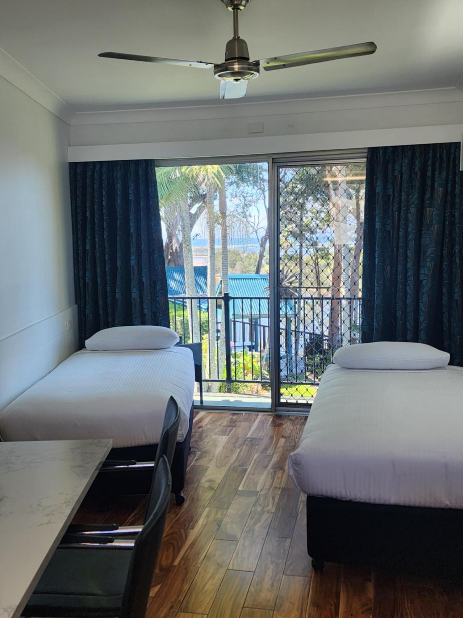 Motel Miramar นัมบัคคาเฮดส์ ภายนอก รูปภาพ