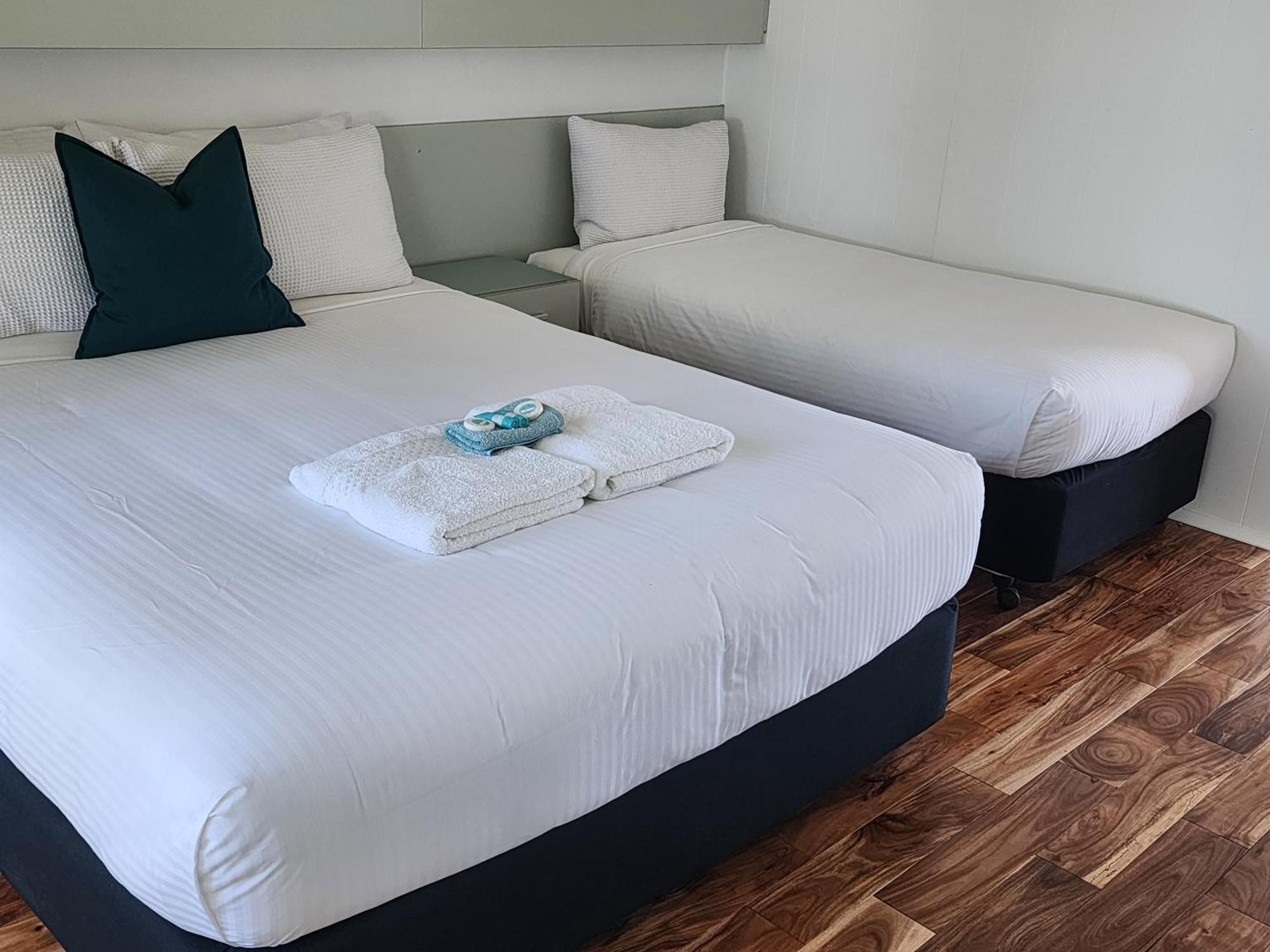 Motel Miramar นัมบัคคาเฮดส์ ภายนอก รูปภาพ